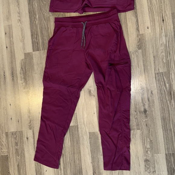 Medical Scrubs - Picture 2 of 8